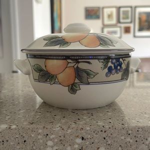 Mikasa Intaglio Garden Harvest covered casserole dish for 1; used as sugar bowl